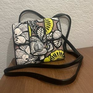 Vera Bradley Lime Green/Black small crossbody pocket in the back NWOT
